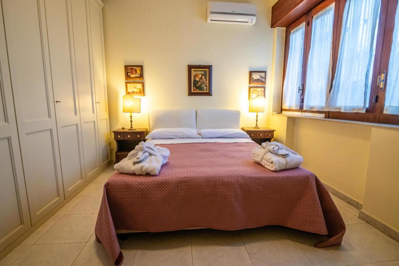 Courrier-House Lägenhet Aci Castello Exteriör bild