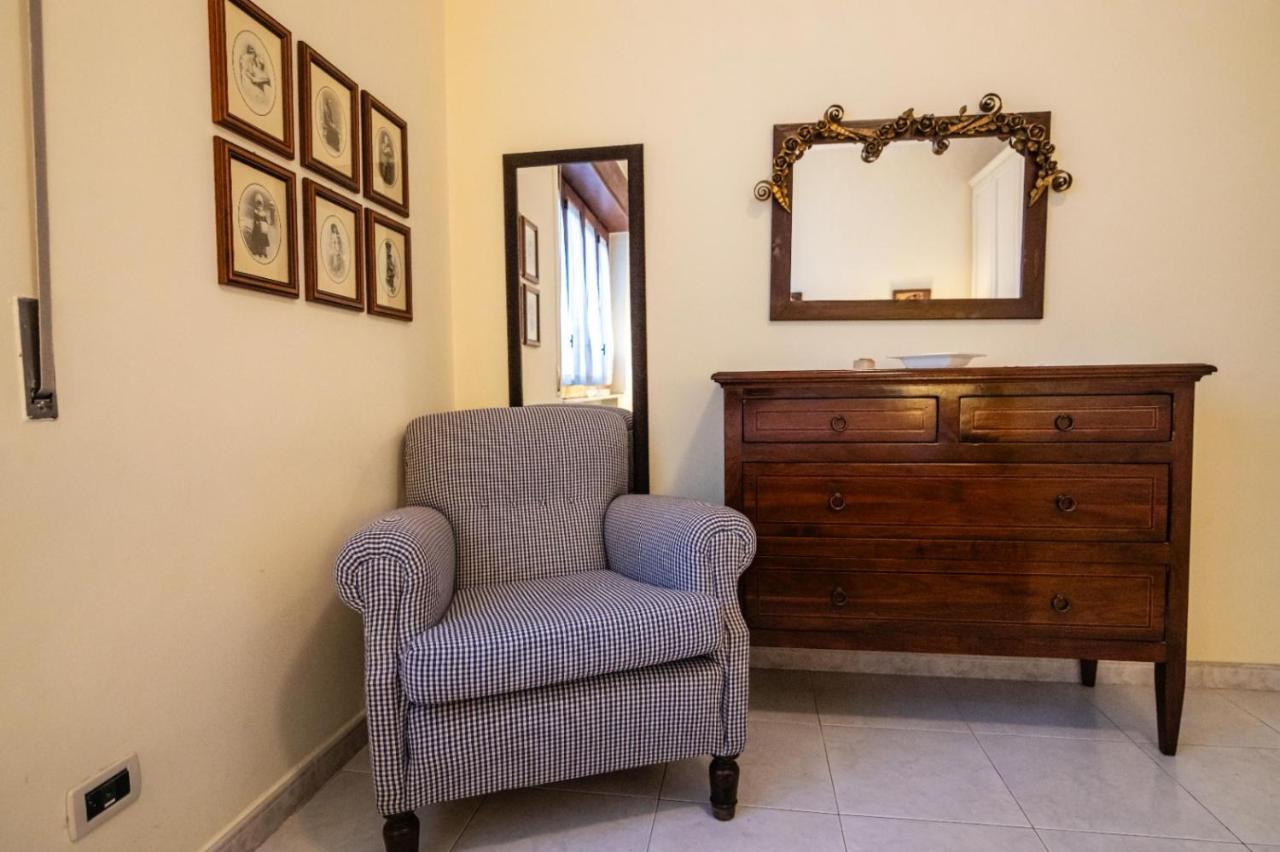 Courrier-House Lägenhet Aci Castello Exteriör bild